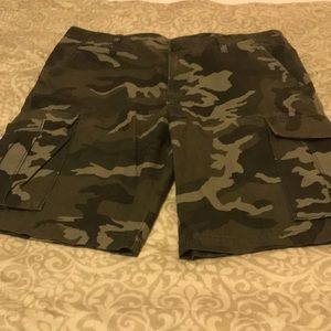 Men’s cargo Camo shorts